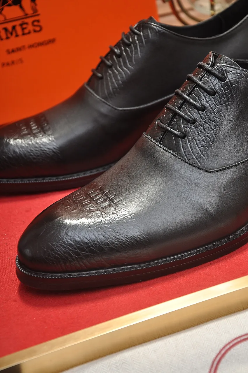 Men's shoes💰460💶[HERMES] (sheepskin lining)🍀Italian top luxury🍀He does not pursue novel styles and gorgeous colors, but attracts the favor of successful men with his flawless, elegant and classic style! This very, very comfortable, simple and stable style makes it easy to match any style! The pattern is absolutely 1:1 refined from the original case, and we strive for excellence in materials, imported cowhide + sheepskin lining💪💪💪extraordinary texture👍! .Black Brown Size: 38-45 (45 customized)
